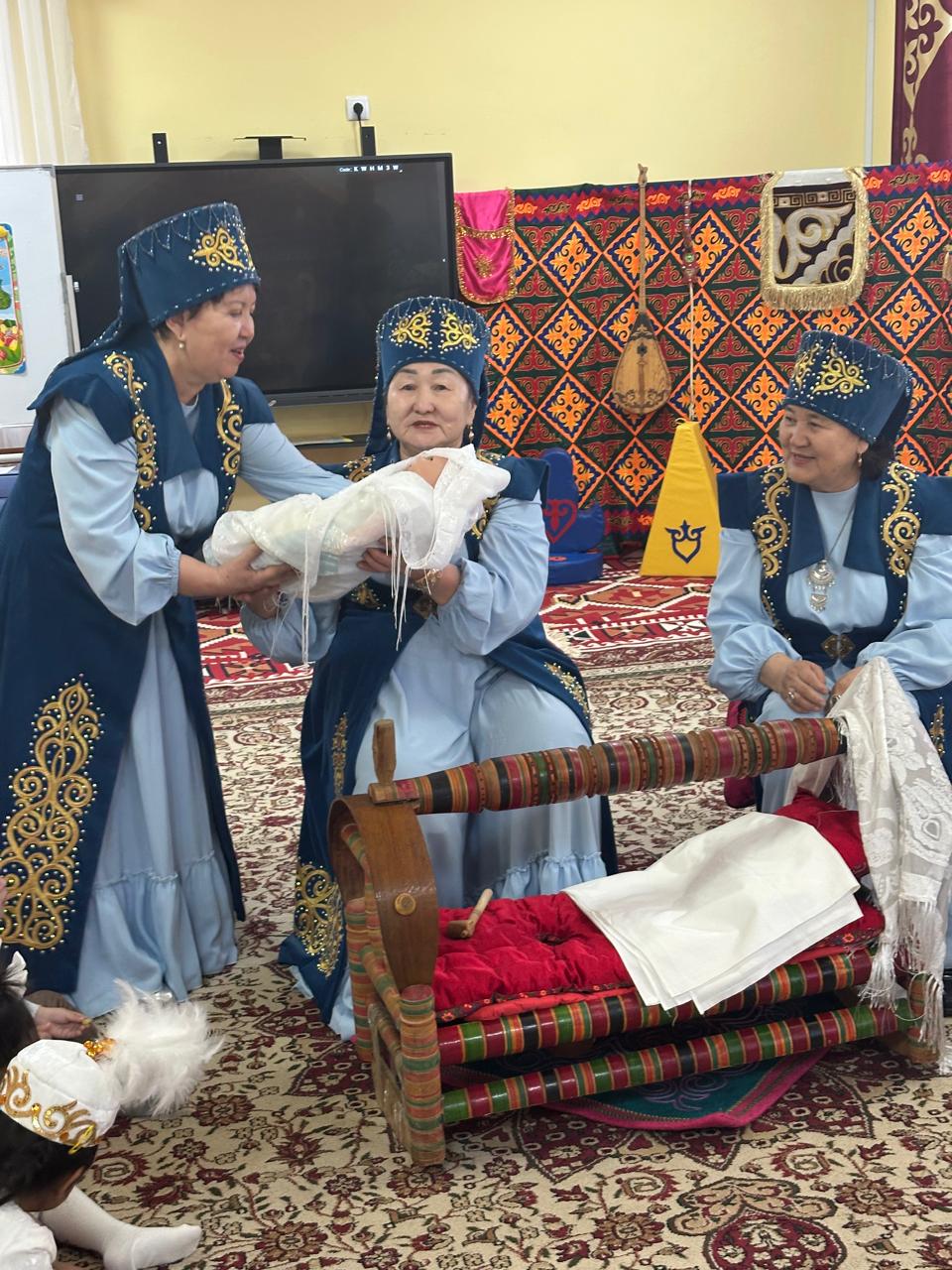 17 Наурыз – Мәдениет және ұлттық салт-дәстүр күніне орай «Бесікке салу» рәсімі балабақшада